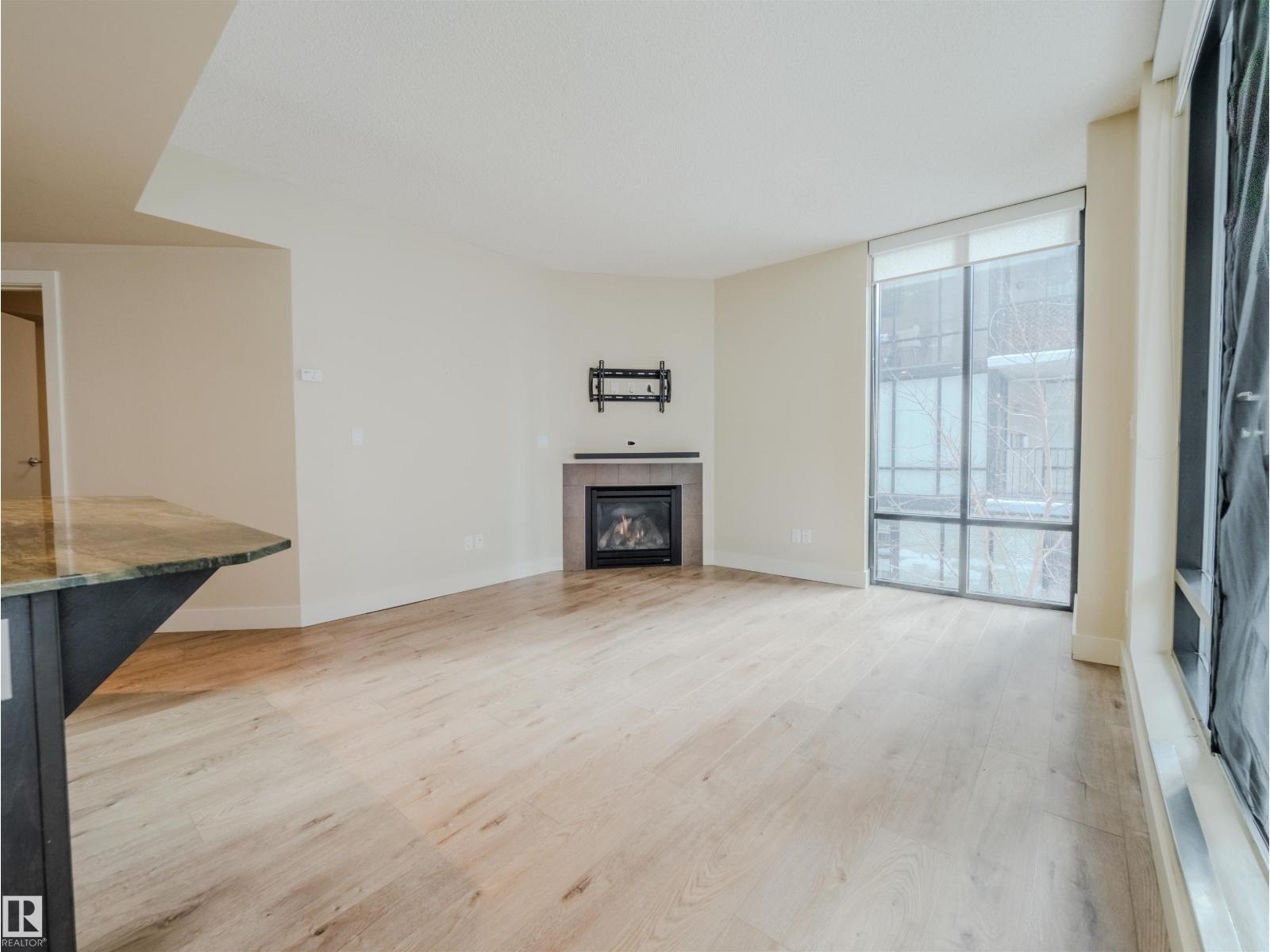 #304 11933 JASPER AV NW - Image 19