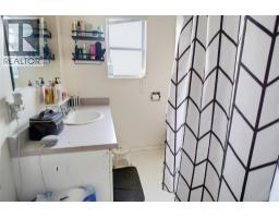 Kitchen - 262 Holly Avenue, Kamloops, BC V2B1M3 Photo 10