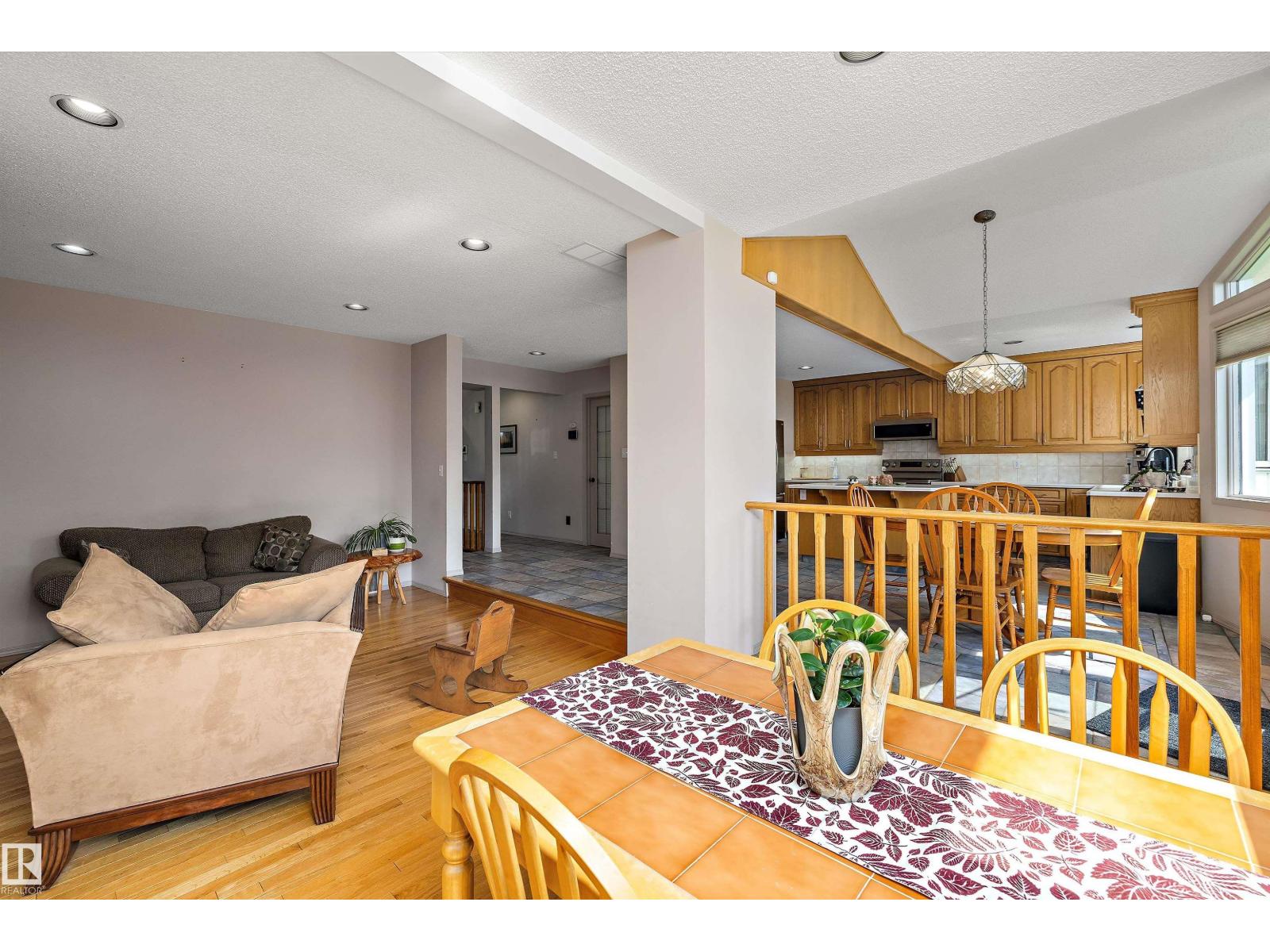 9811 158 AV NW - 16