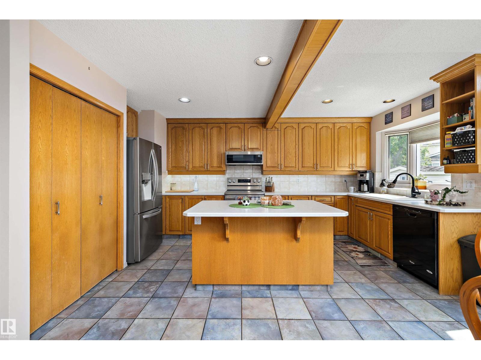 9811 158 AV NW - 12