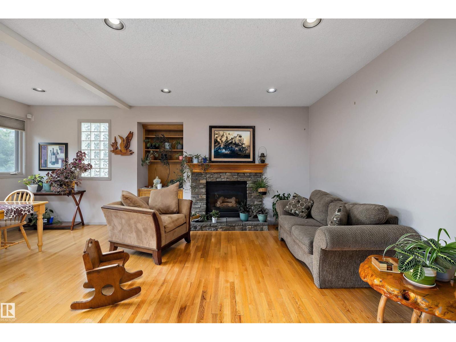 9811 158 AV NW - 19