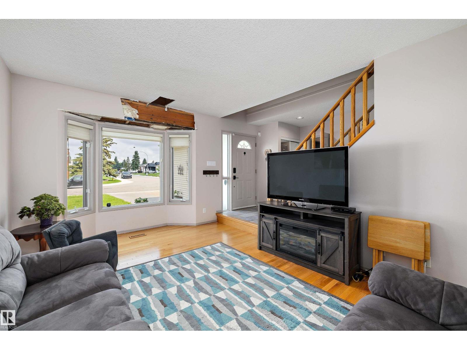 9811 158 AV NW - 49
