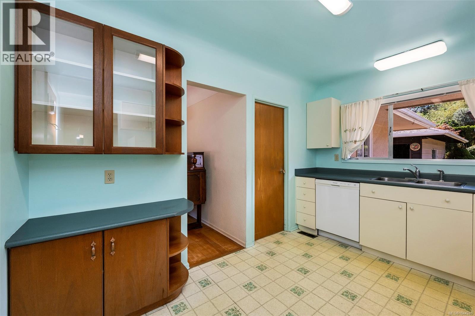 1071 Lodge Ave - Image 10