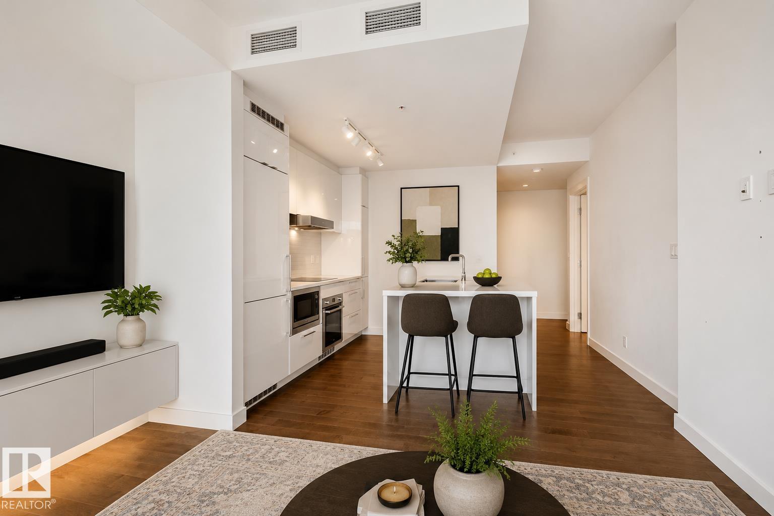 #3411 10360 102 ST NW - 16