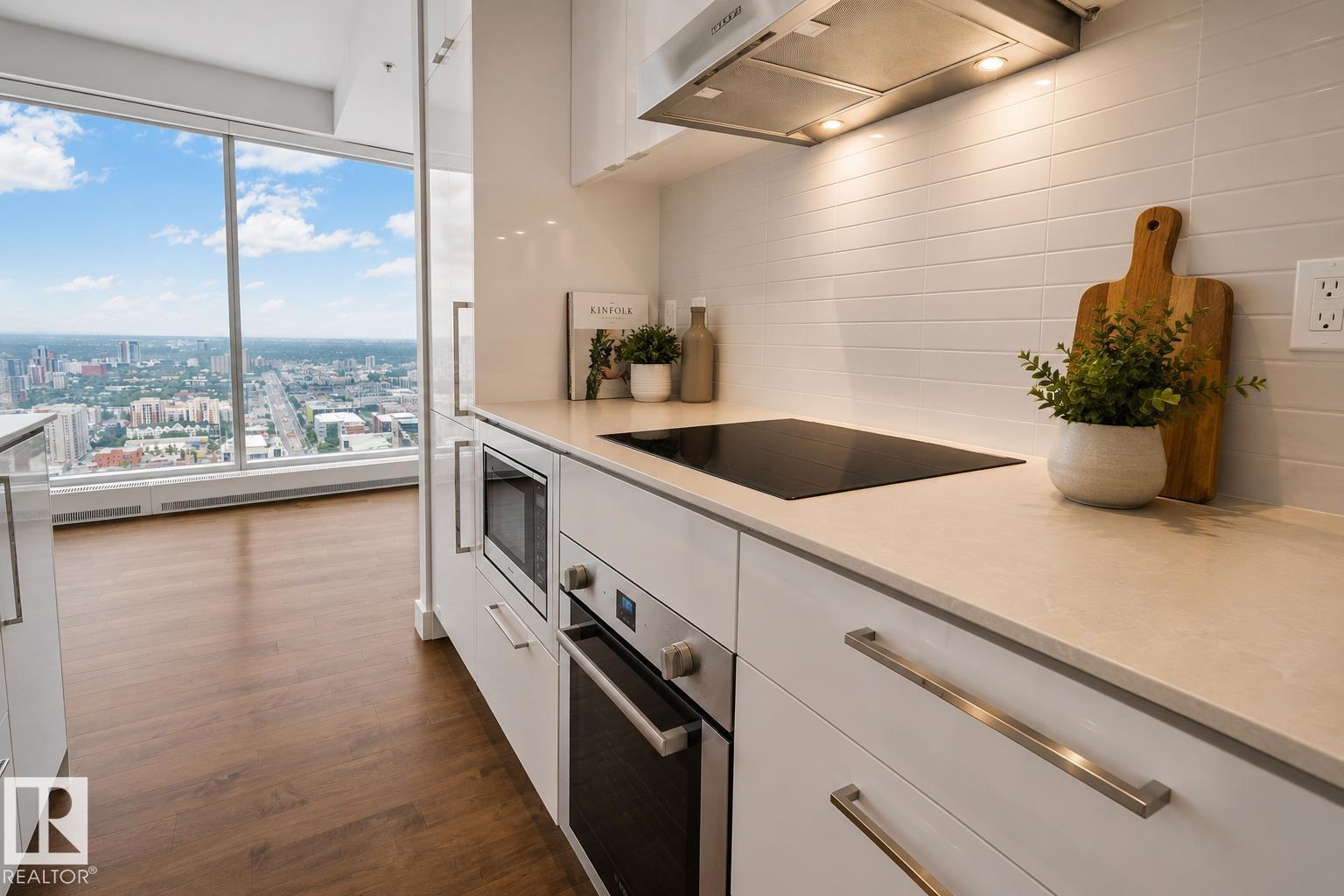 #3411 10360 102 ST NW - 10