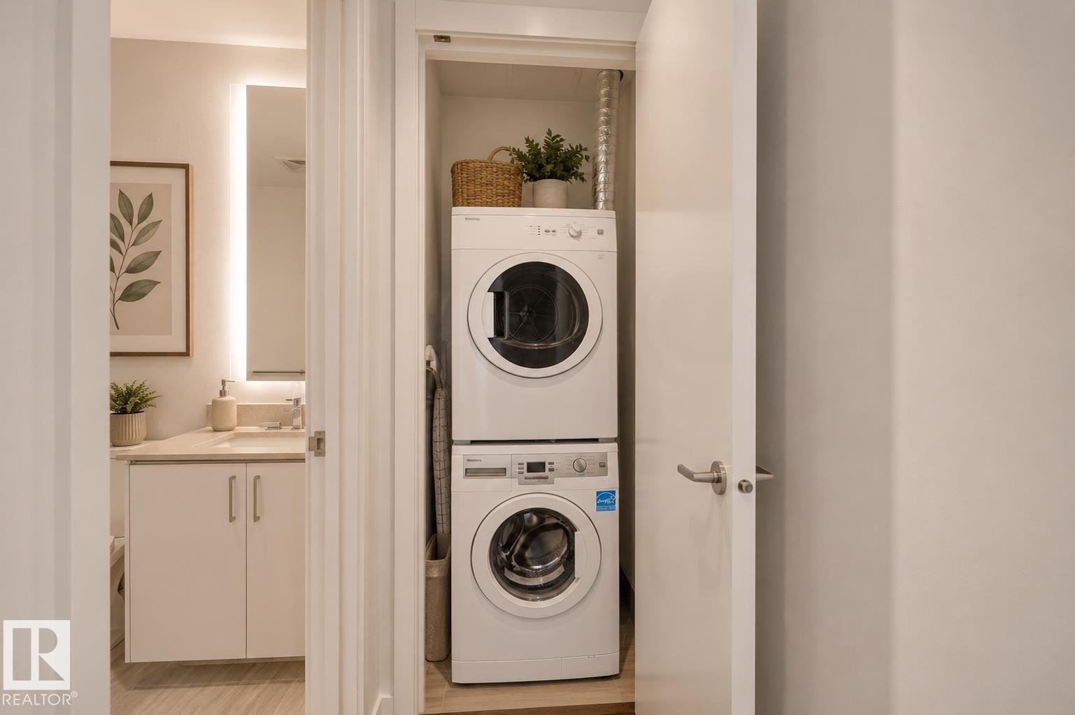 #3411 10360 102 ST NW - 27