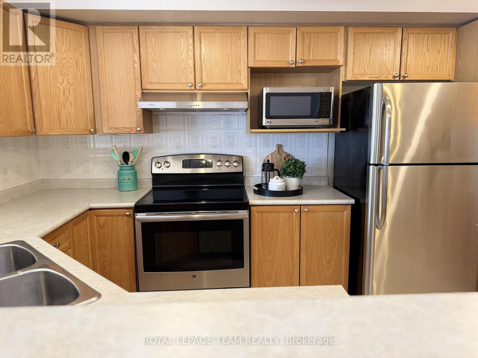 3 Bed, 3 Bath House for Rent in Ottawa – 5535 DOCTOR LEACH DRIVE, Ottawa – MLS# X13669110 - Image 6