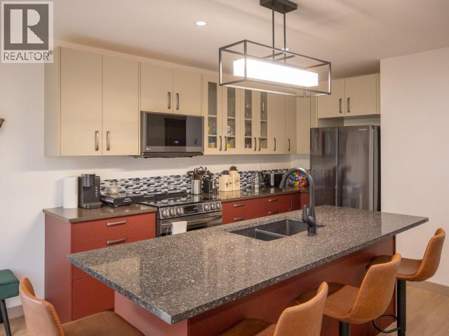 3465 OAK STREET, Texada Island
