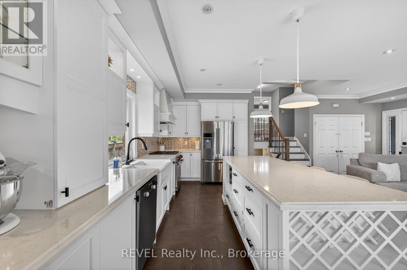 34 ROYAL YORK ROAD - 16