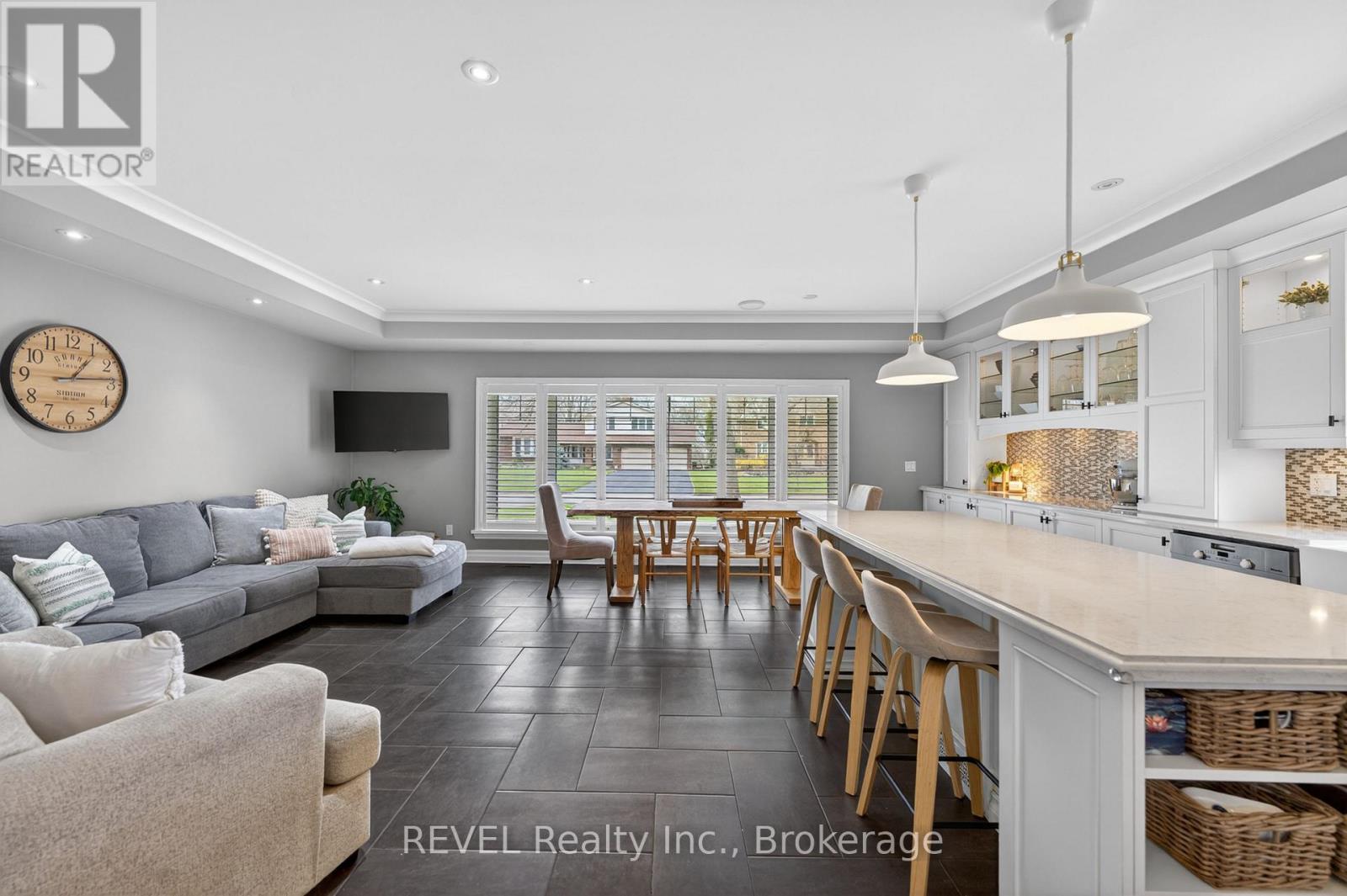 34 ROYAL YORK ROAD - 17