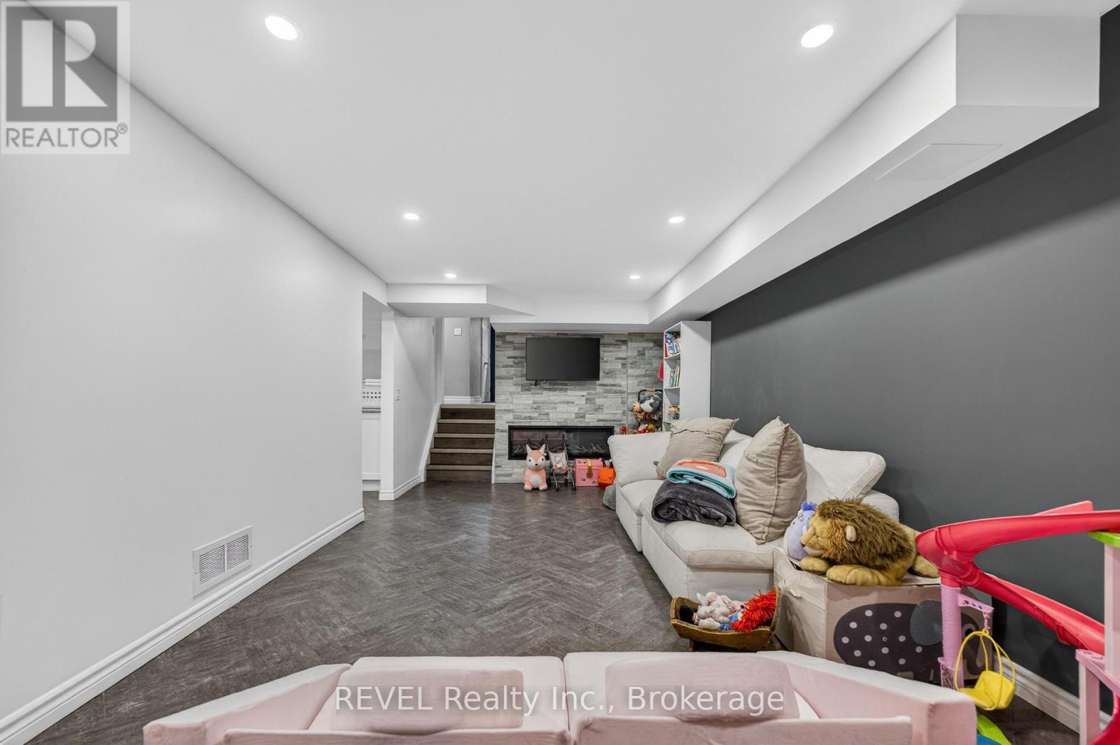 34 ROYAL YORK ROAD - Image 35