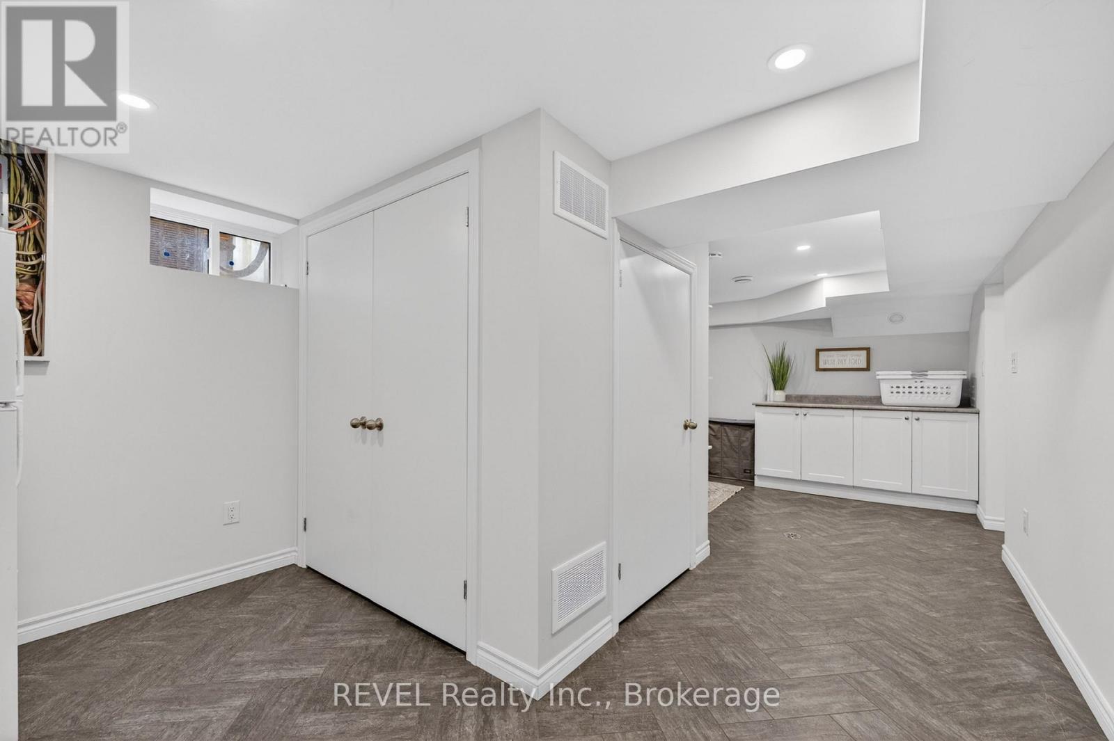 34 ROYAL YORK ROAD - Image 37