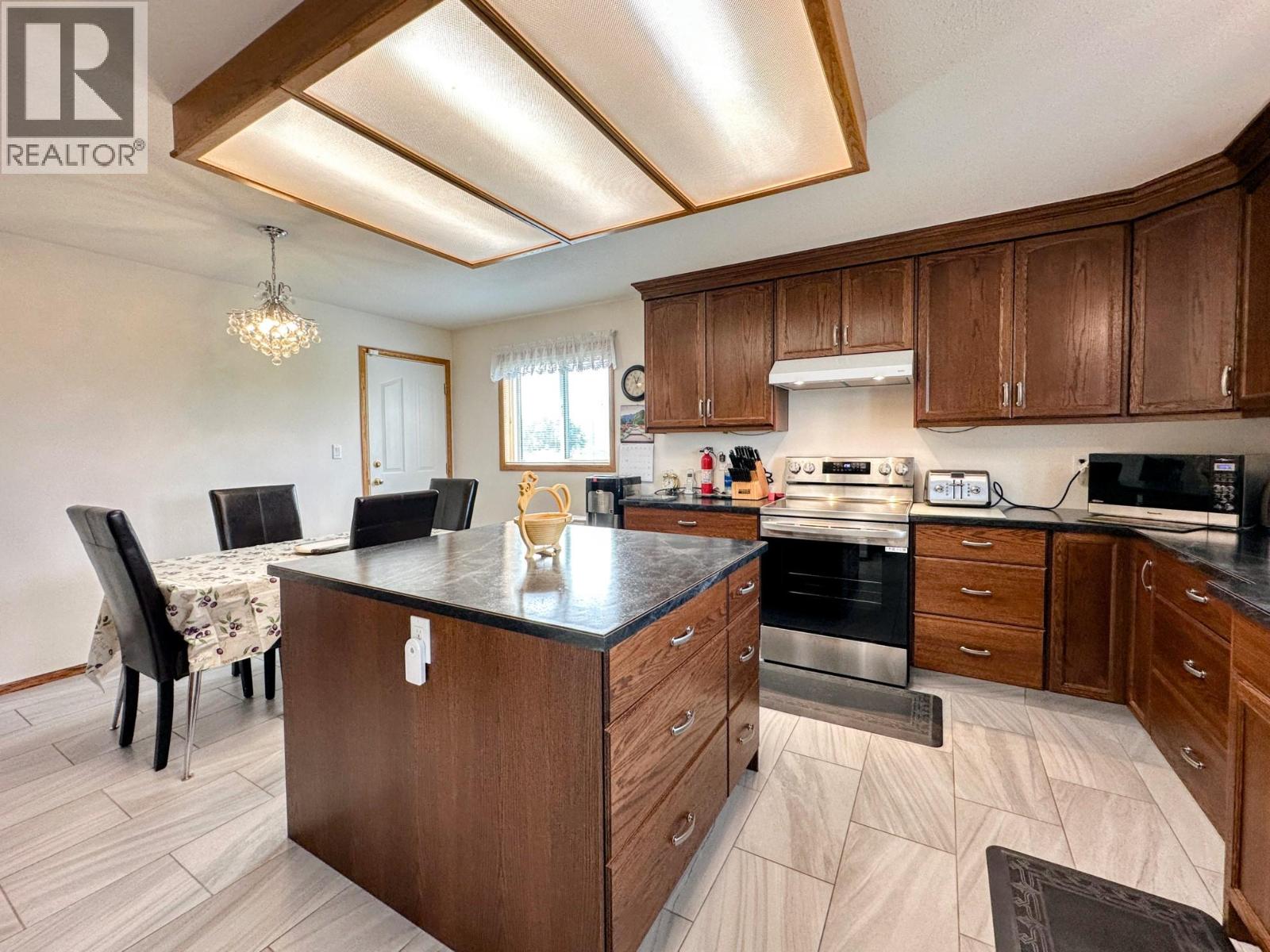  10501 100th Avenue, Osoyoos