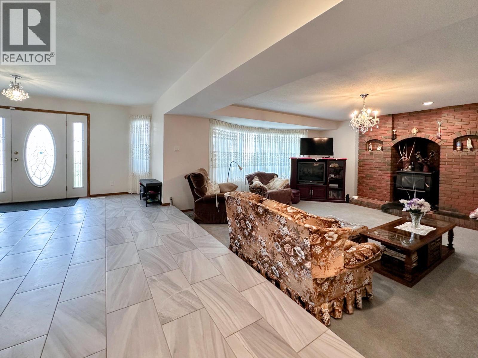  10501 100th Avenue, Osoyoos