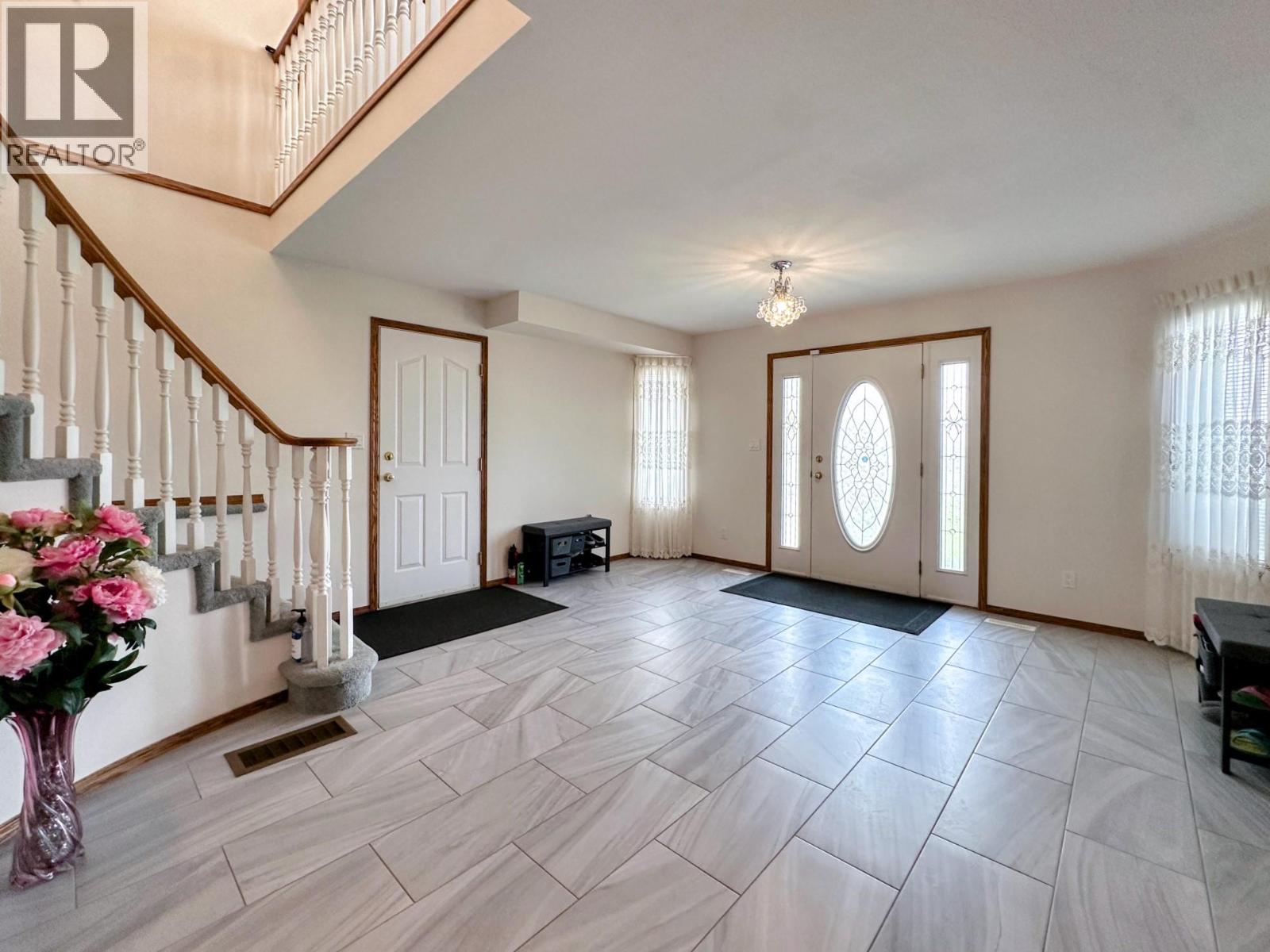  10501 100th Avenue, Osoyoos