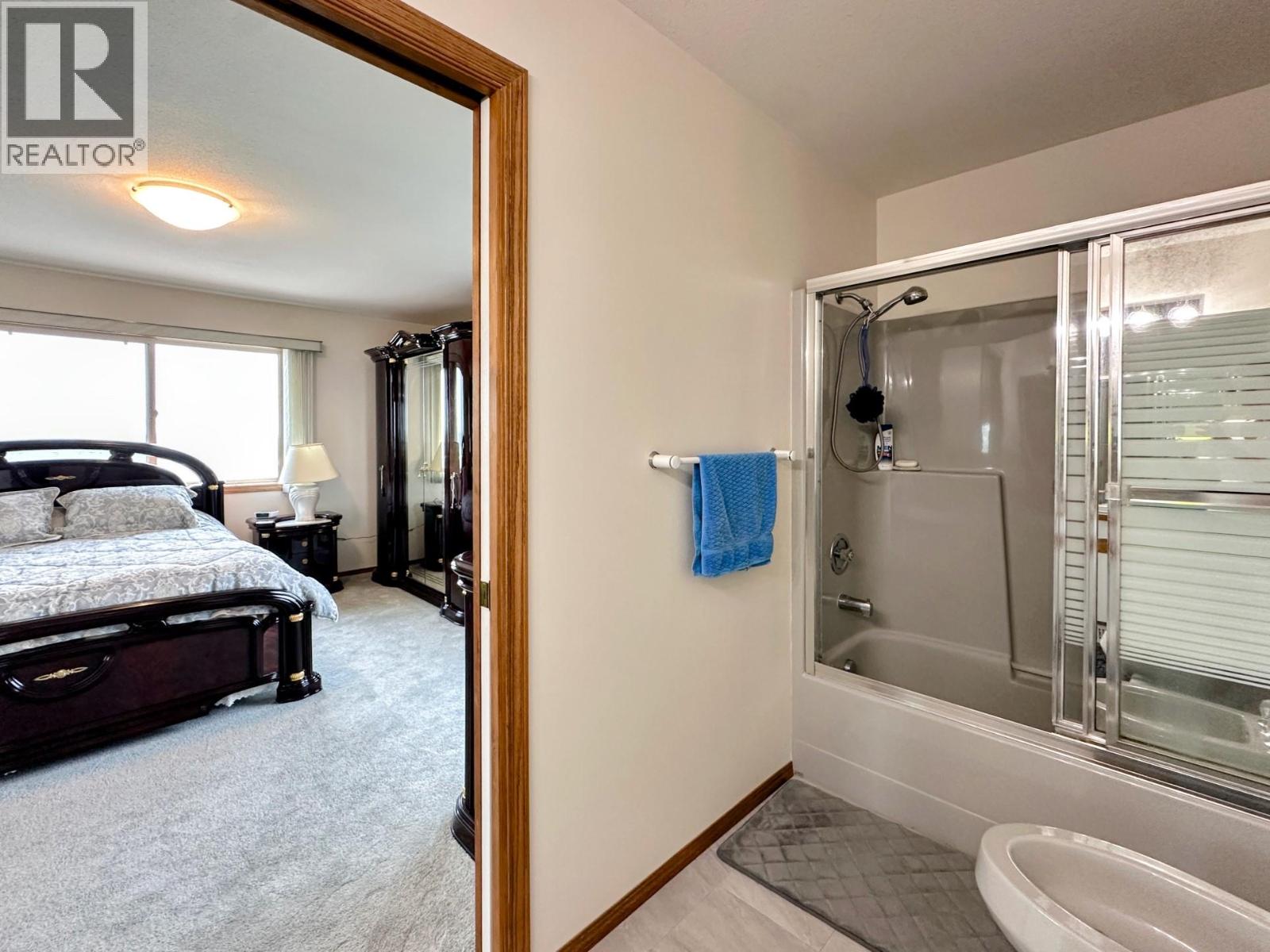  10501 100th Avenue, Osoyoos