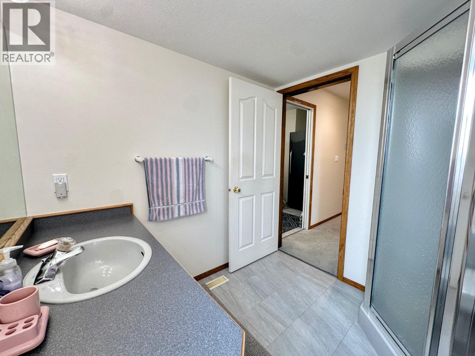 10501 100th Avenue, Osoyoos