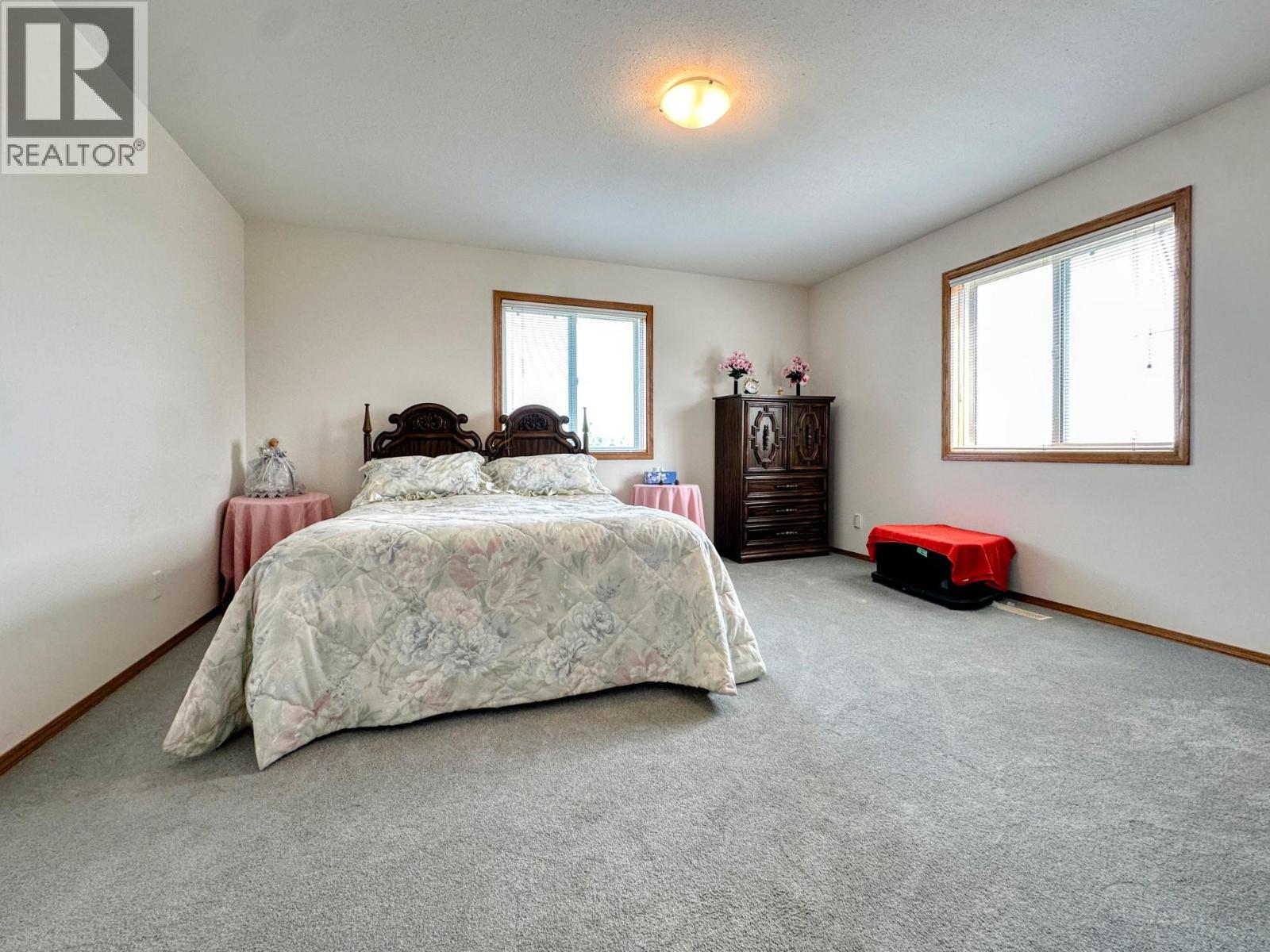  10501 100th Avenue, Osoyoos