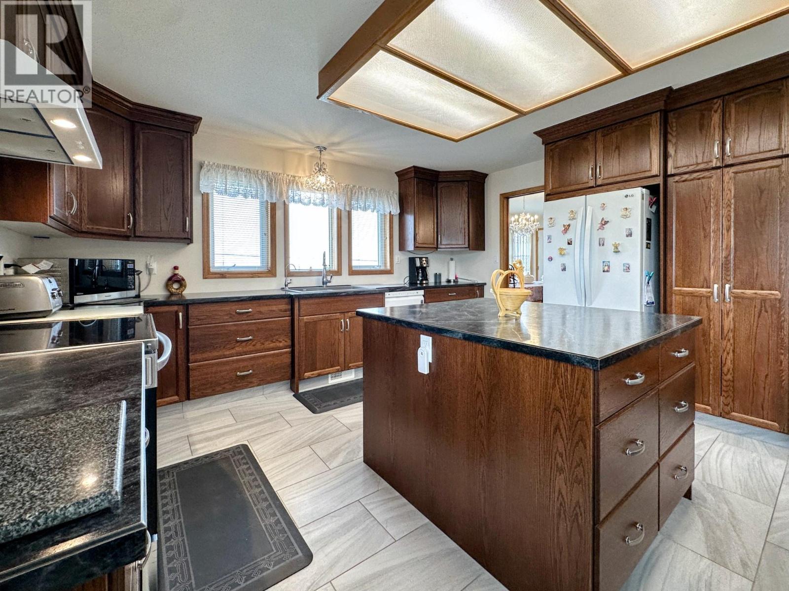  10501 100th Avenue, Osoyoos