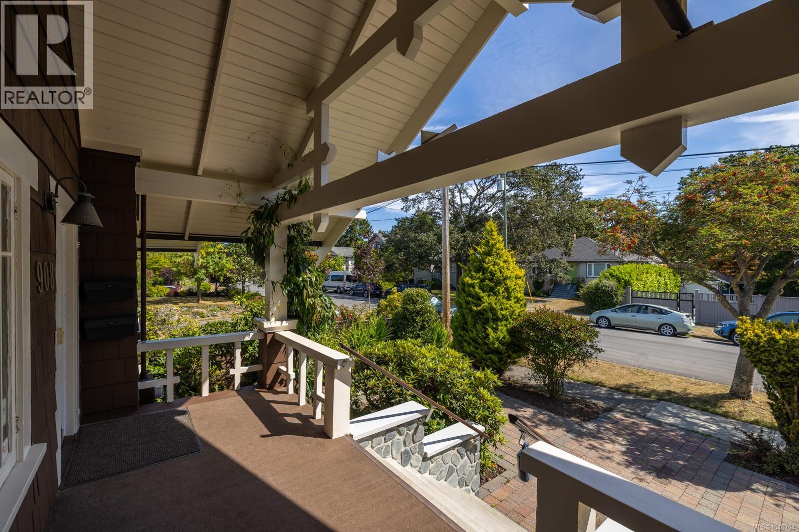 908 Cowichan St, Victoria
