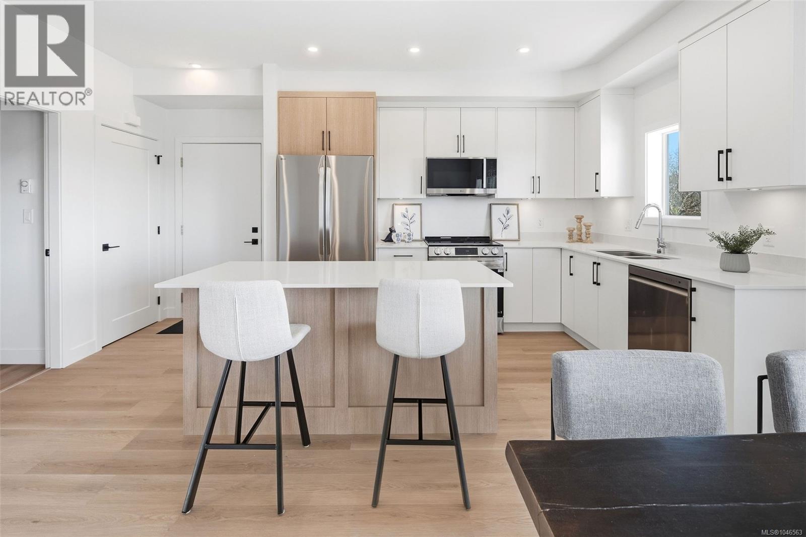 201 7053 Central Saanich Rd, Central Saanich