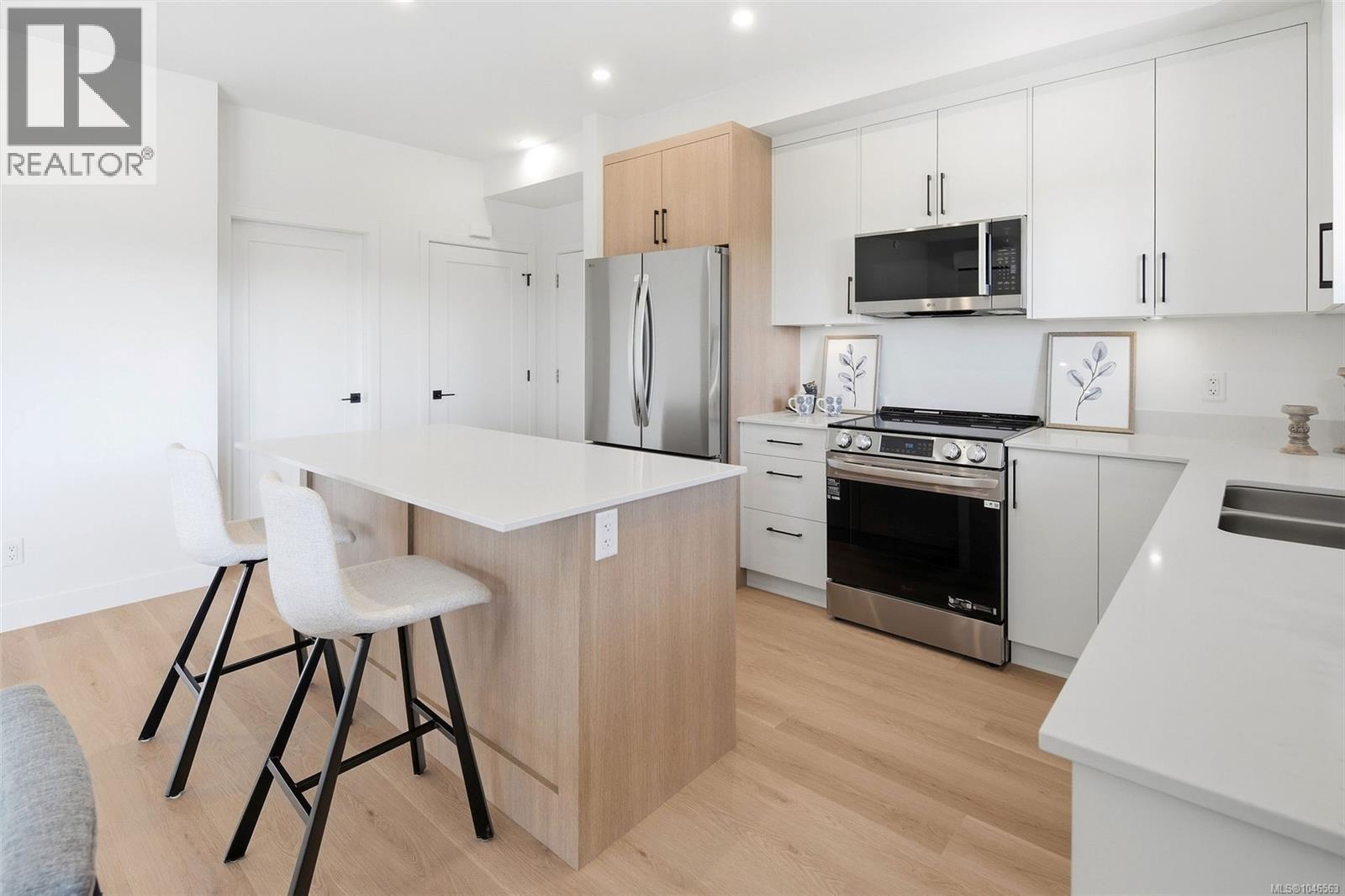 201 7053 Central Saanich Rd, Central Saanich