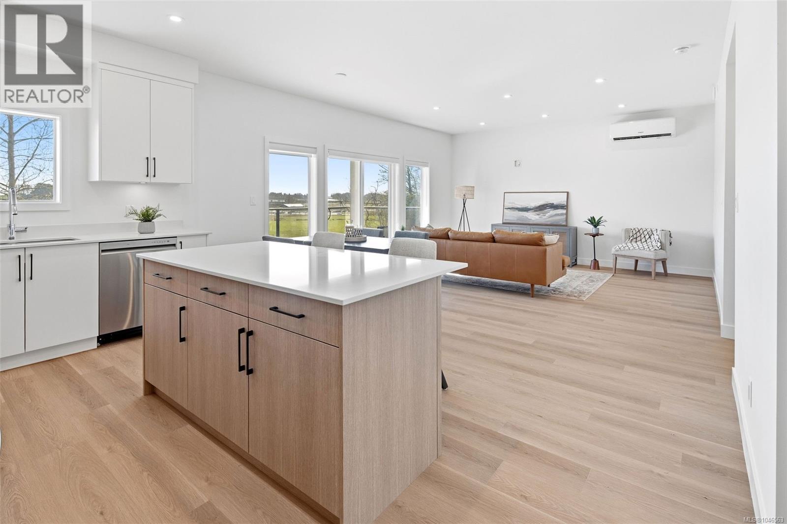 201 7053 Central Saanich Rd, Central Saanich