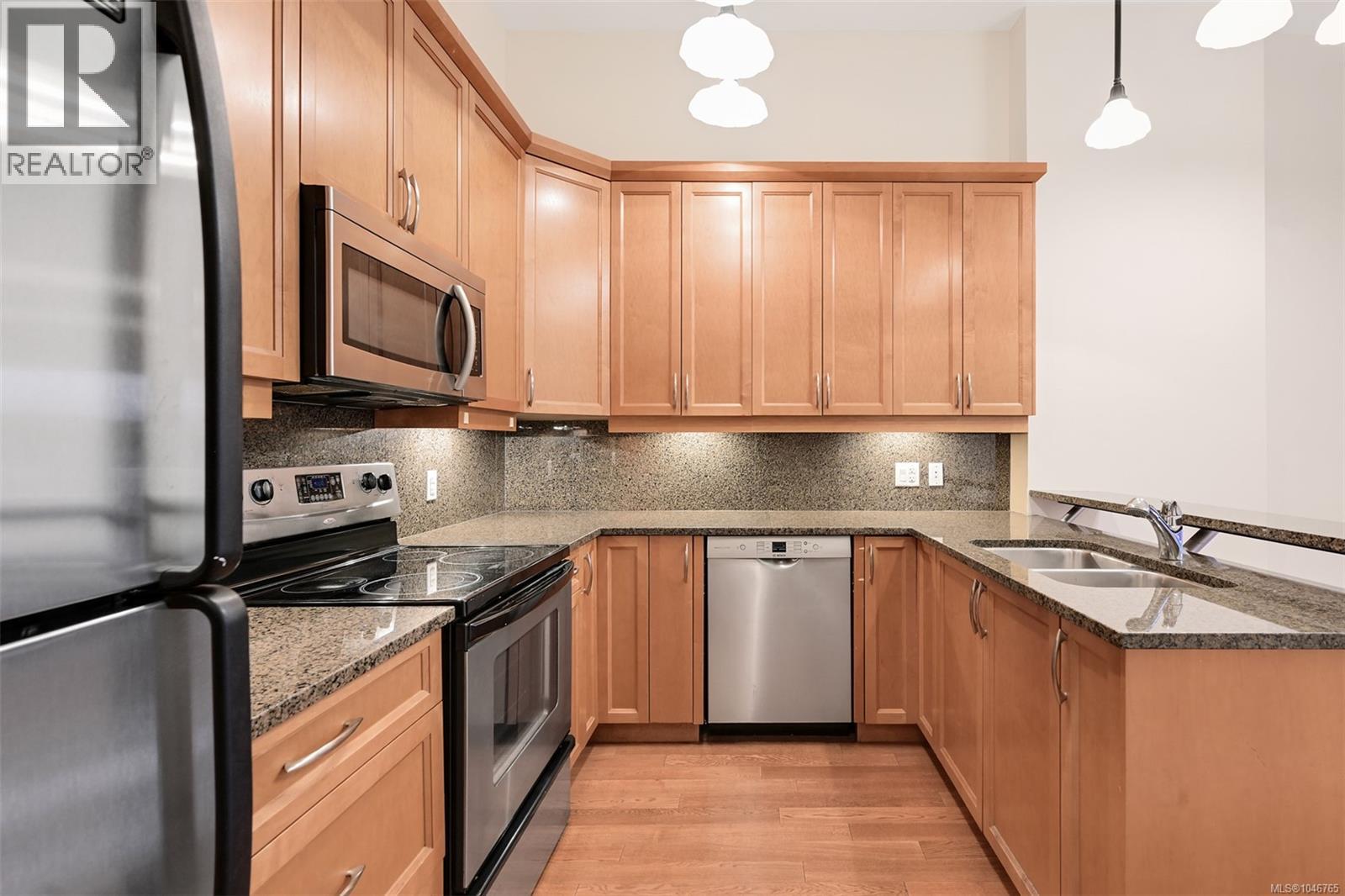 #203 1602 Quadra St - 4