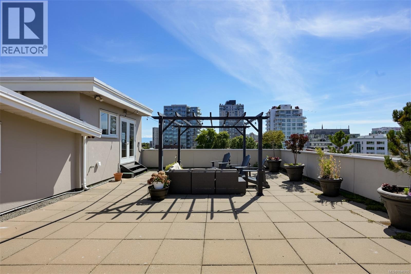 #203 1602 Quadra St - 28