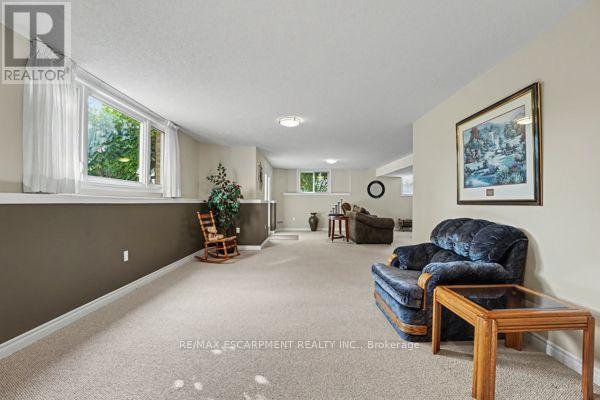8 UPTON COURT - 28