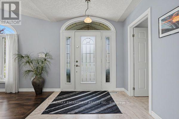 8 UPTON COURT - Image 4