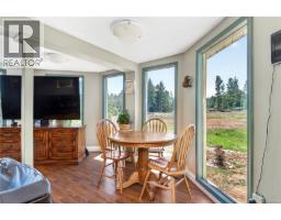 Living room - 8712 Island Hwy N, Black Creek, BC V0R1C0 Photo 11