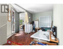 8712 Island Hwy N, Black Creek, BC V0R1C0 Photo 21