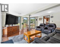 8712 Island Hwy N, Black Creek, BC V0R1C0 Photo 14