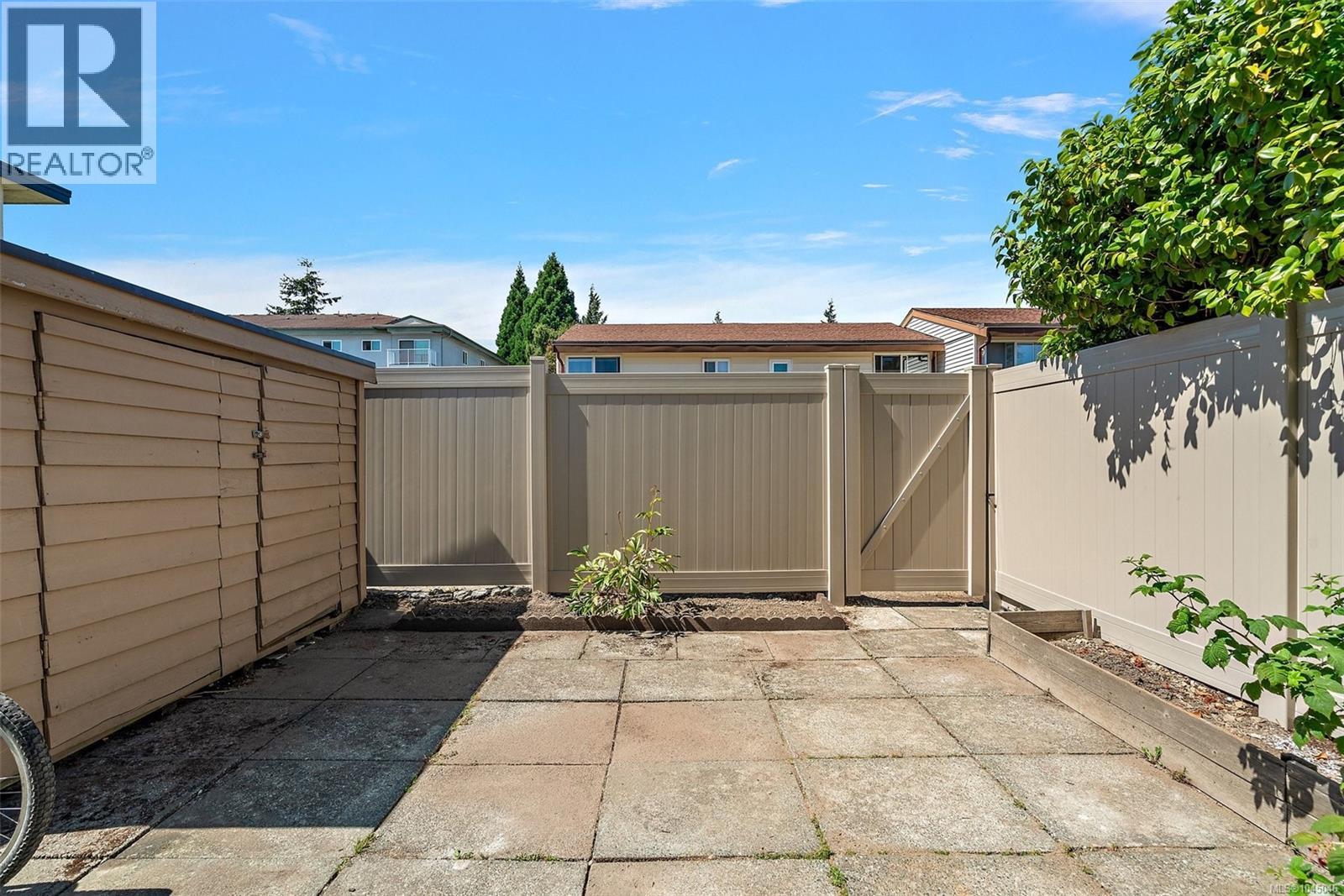 #7 10046 Fifth St - 21
