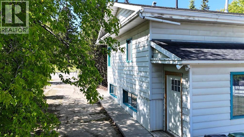 4711 5 Avenue - 9