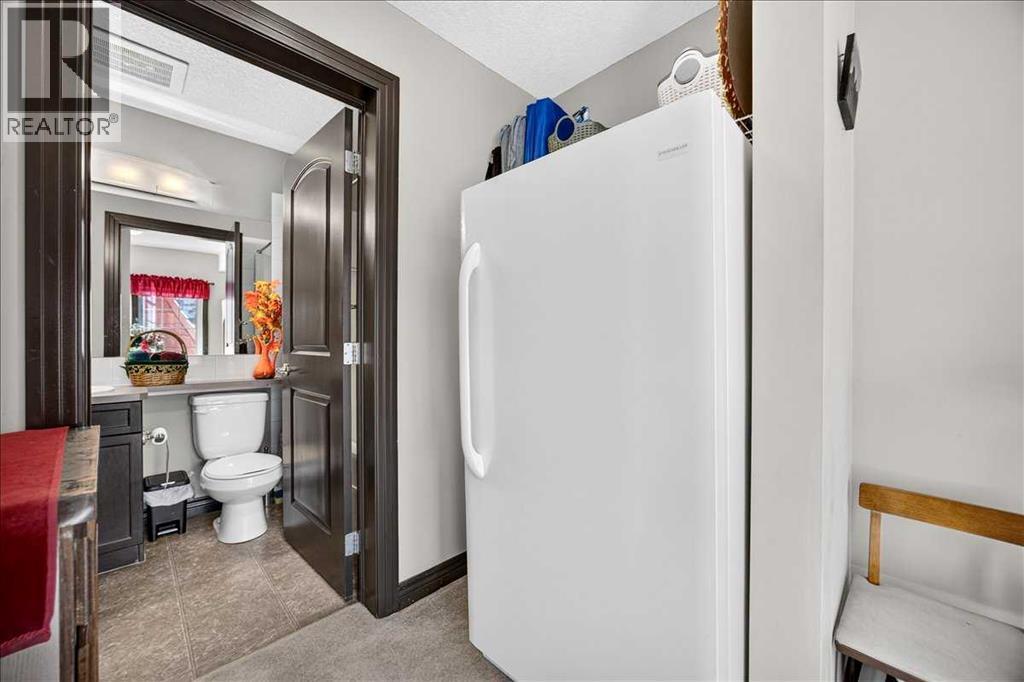 #218 30 Royal Oak Plaza NW - 18