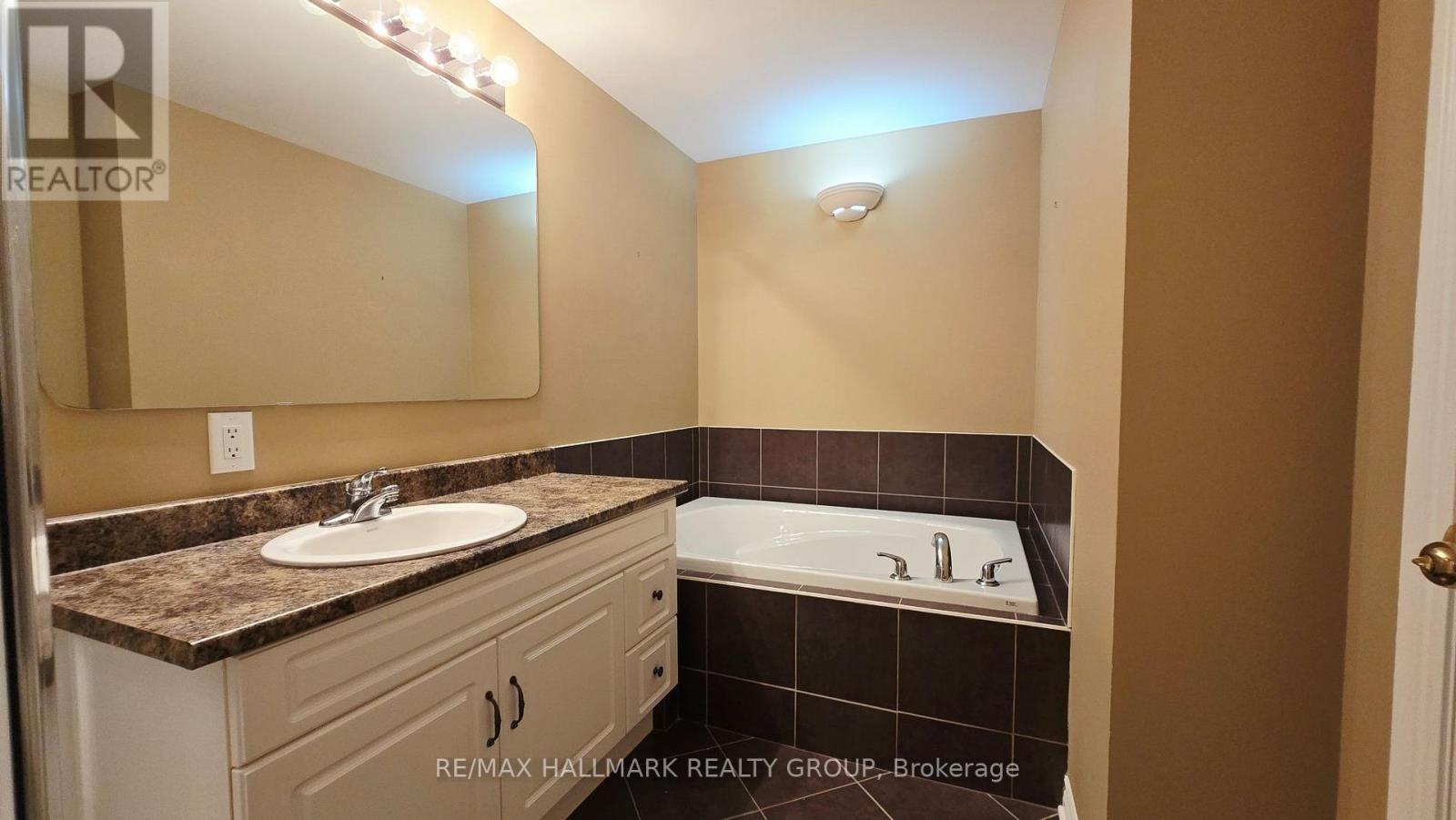 2 Bed, 2 Bath House for Sale in Ottawa – 50 EDENVALE DRIVE, Ottawa – MLS# X13669138 - Image 16