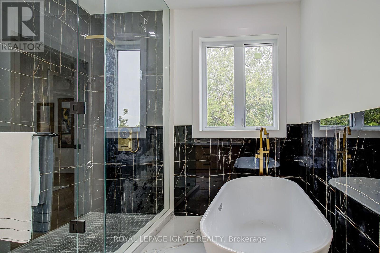 6 MCCOWAN ROAD - 24