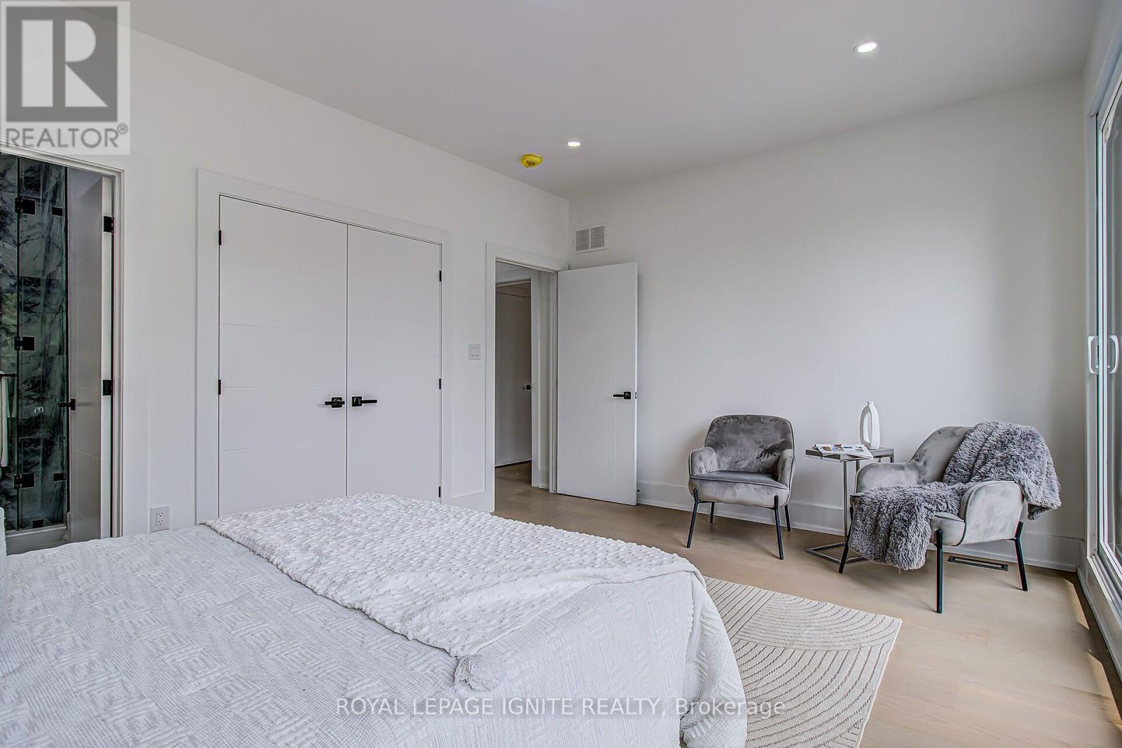 6 MCCOWAN ROAD - 34