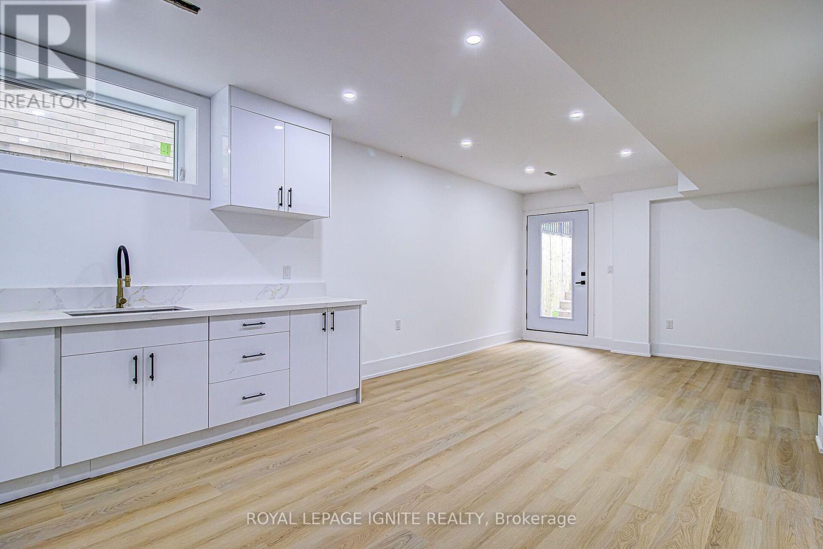 6 MCCOWAN ROAD - 42