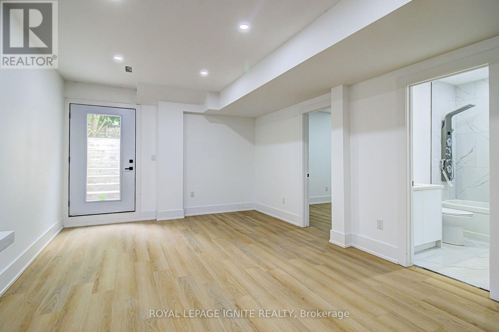 6 MCCOWAN ROAD - 43