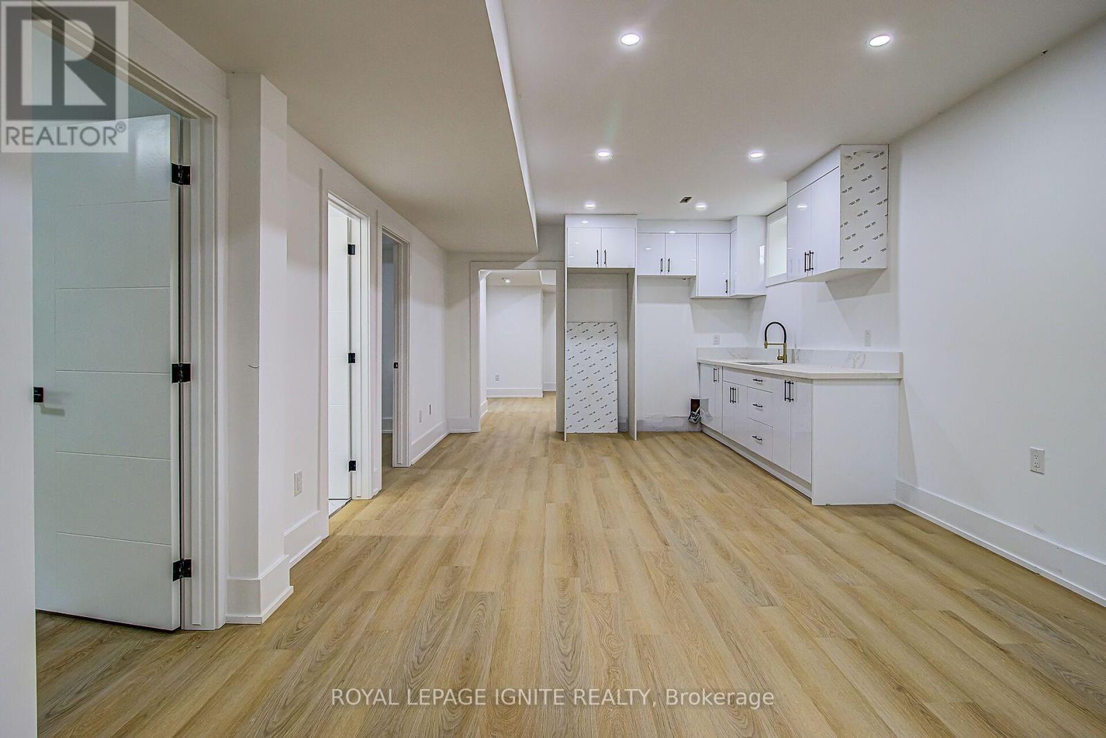 6 MCCOWAN ROAD - 48
