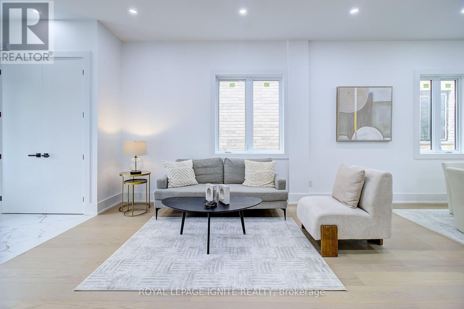 6 MCCOWAN ROAD - 6