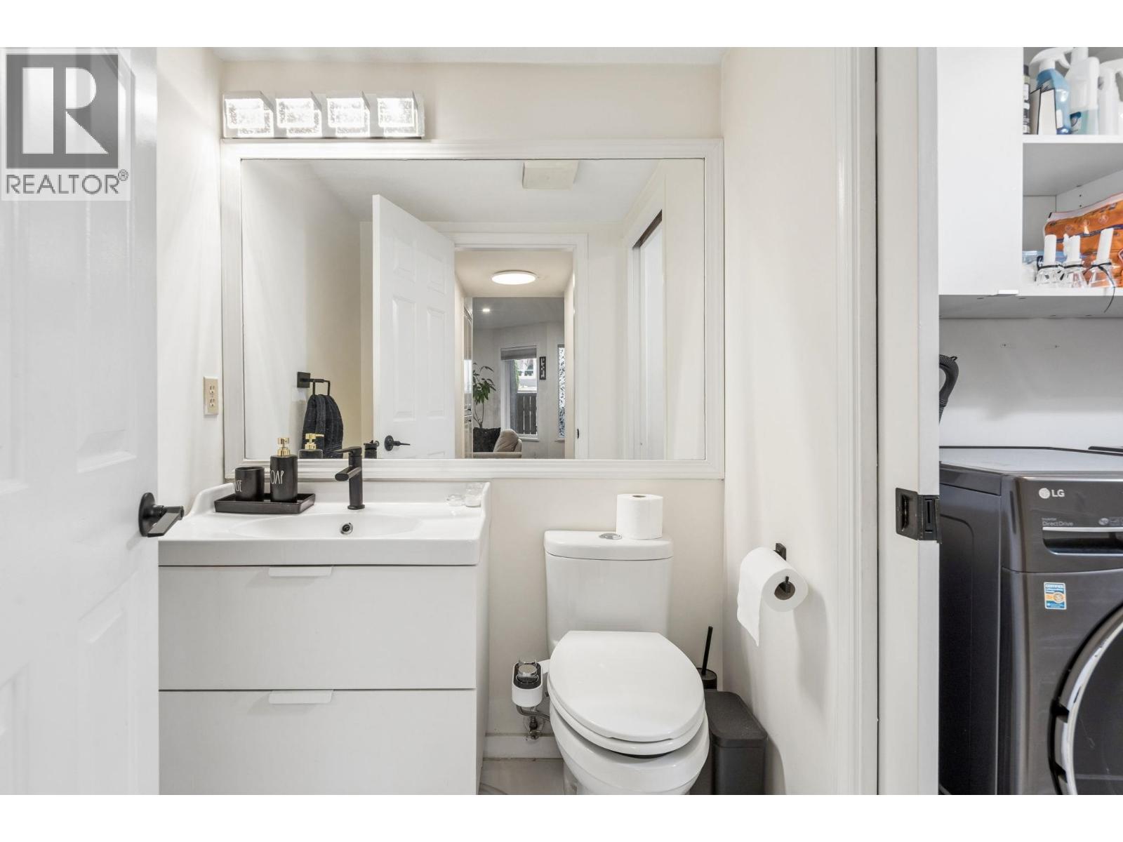 7 848 W 16TH STREET, North Vancouver
