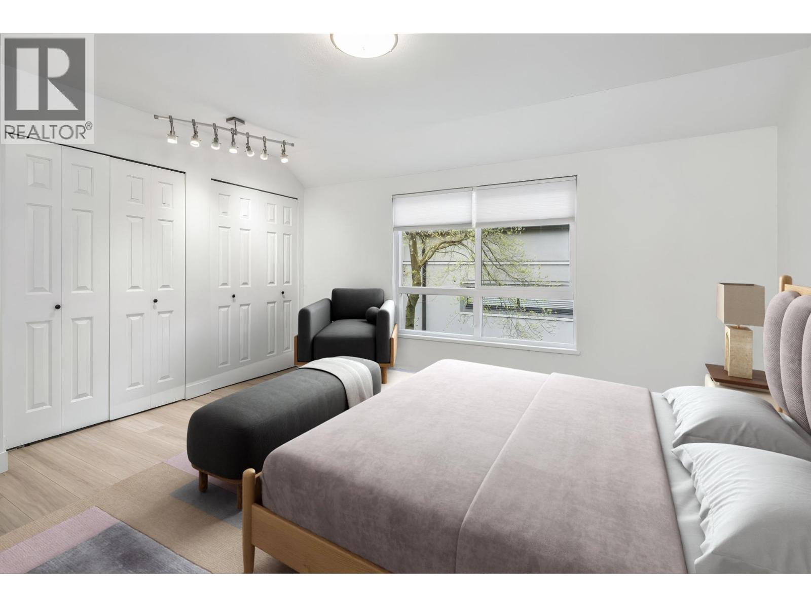 7 848 W 16TH STREET, North Vancouver