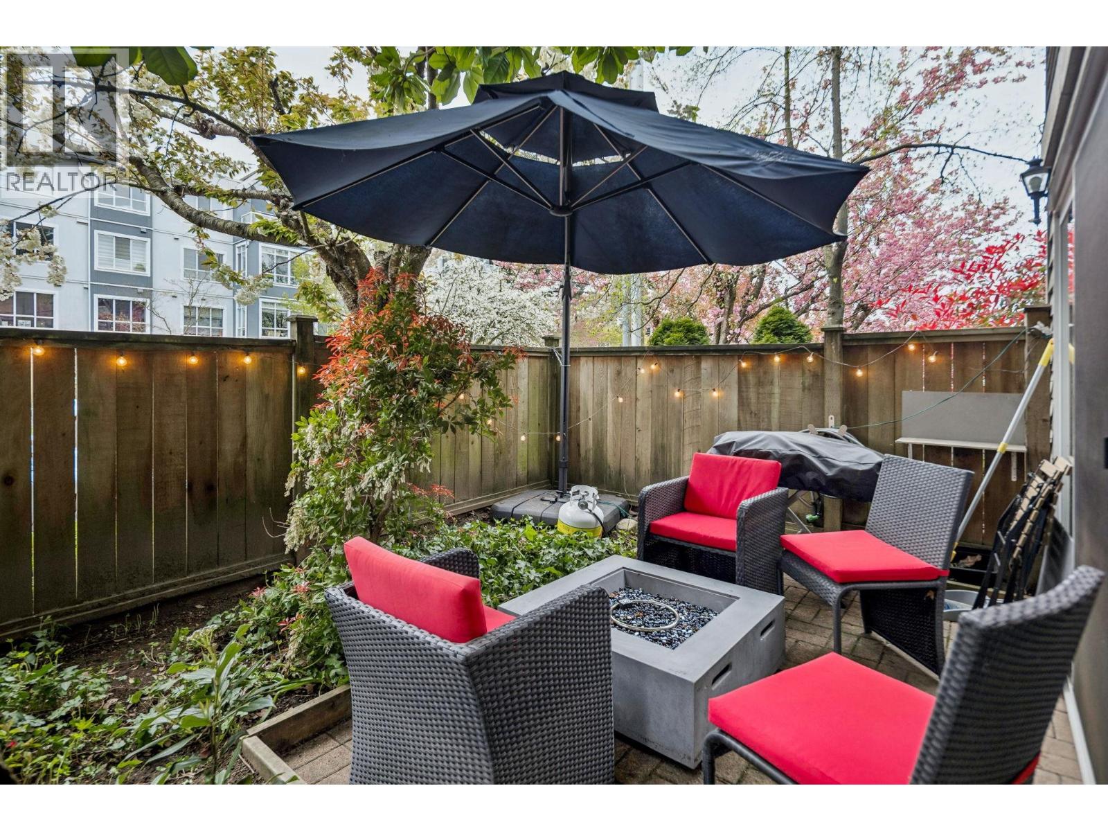 7 848 W 16TH STREET, North Vancouver