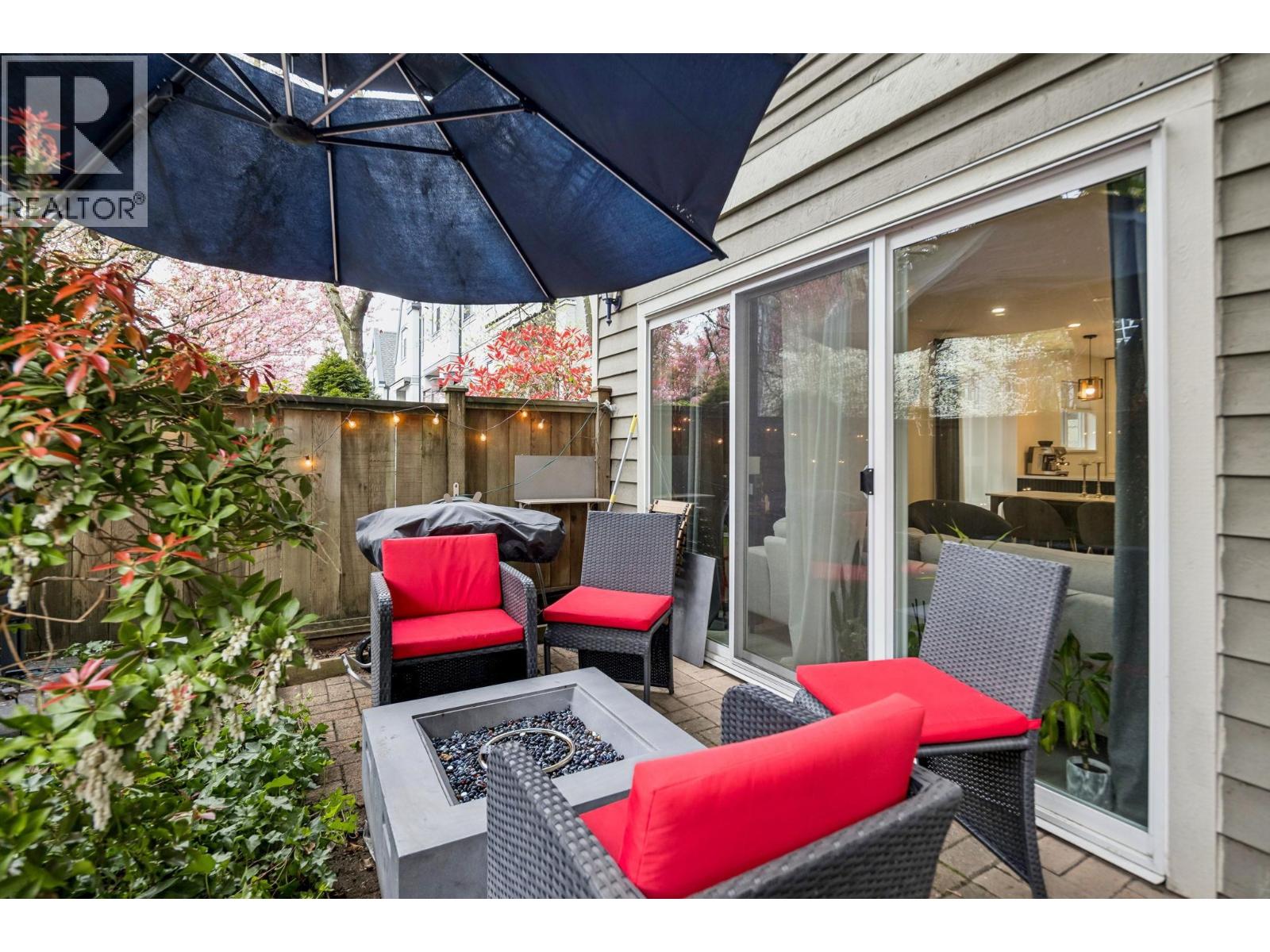 7 848 W 16TH STREET, North Vancouver