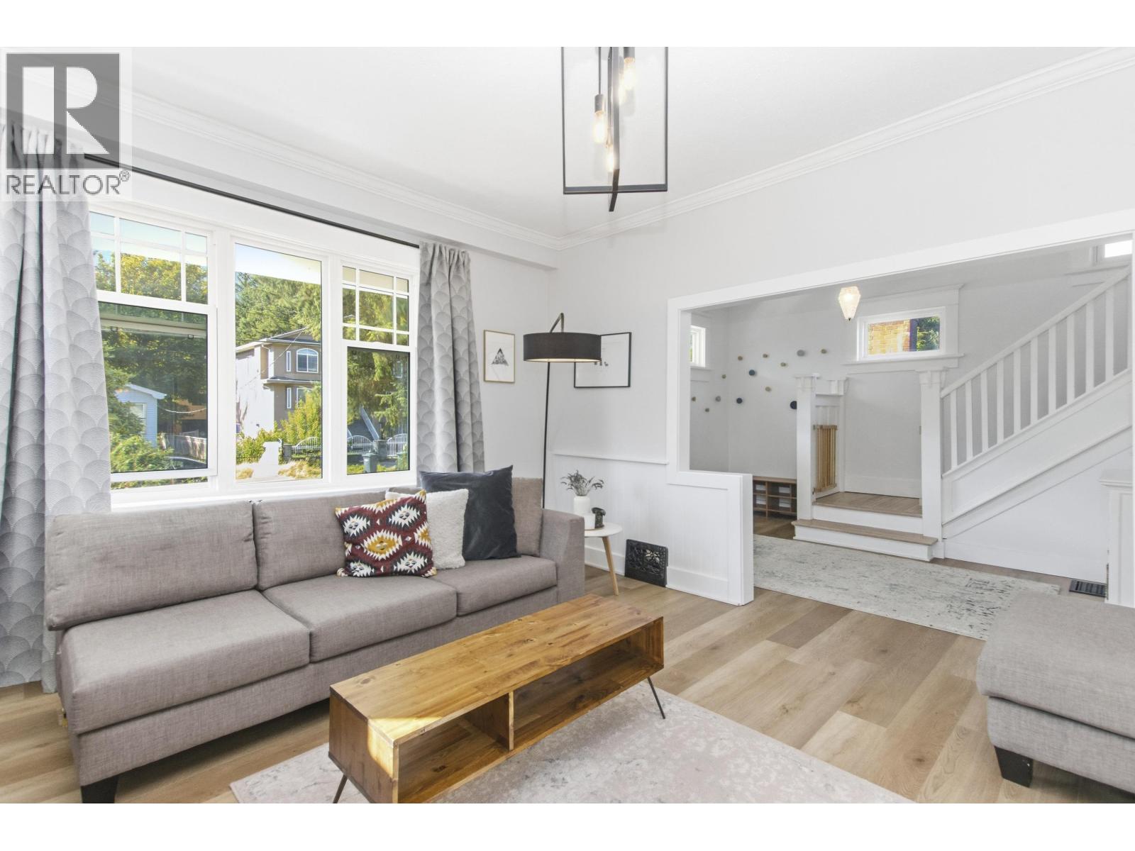 38054 FIFTH AVENUE, Squamish