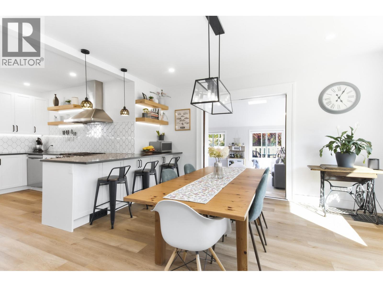 38054 FIFTH AVENUE, Squamish